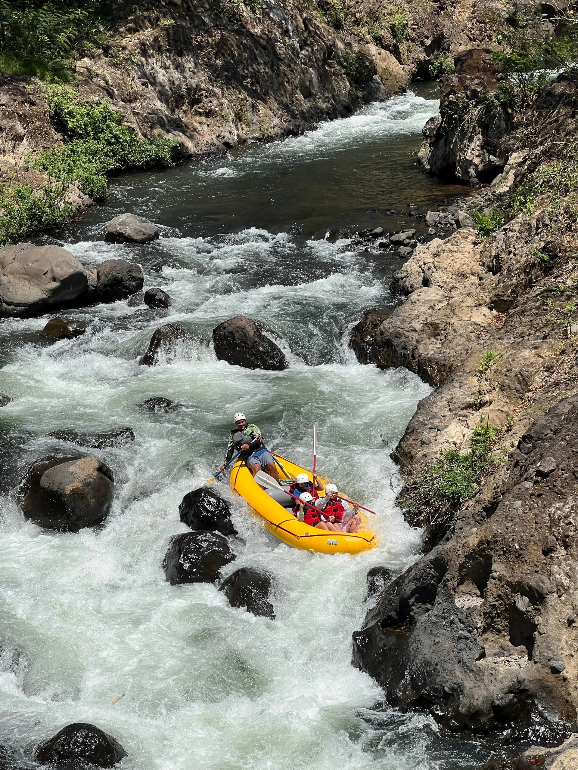 White-water rafting on Río Tenorio Class III rapids, Guanacaste, Costa Rica